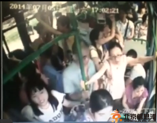 揭杭州公交突燃原因及过程 嫌疑人照片疑曝光