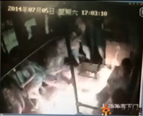 揭杭州公交突燃原因及过程 嫌疑人照片疑曝光