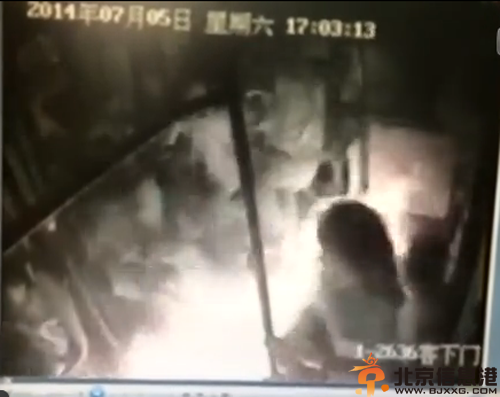 揭杭州公交突燃原因及过程 嫌疑人照片疑曝光