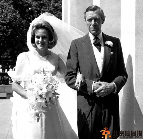 英国卡米拉王妃年轻照片曝光 向查尔斯王子提出离婚索要3.5亿美元