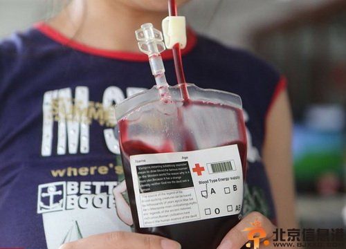 血袋饮料原料是什么 咖啡厅现血袋饮料大家一起来喝血
