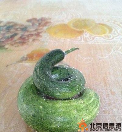 亮点图惊现最萌身高差 妹子咱能矜持点吗