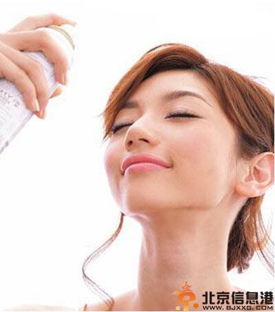 呆在空调房皮肤干燥怎么办 别忘了给肌肤补水