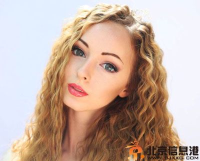 乌克兰艾丽娜柯瓦列夫斯卡娅照片资料 被称真人版芭比娃娃