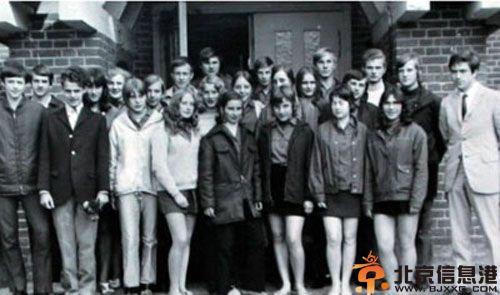 德国总理默克尔简历年轻照片 与老公约阿西姆·绍尔是师生恋