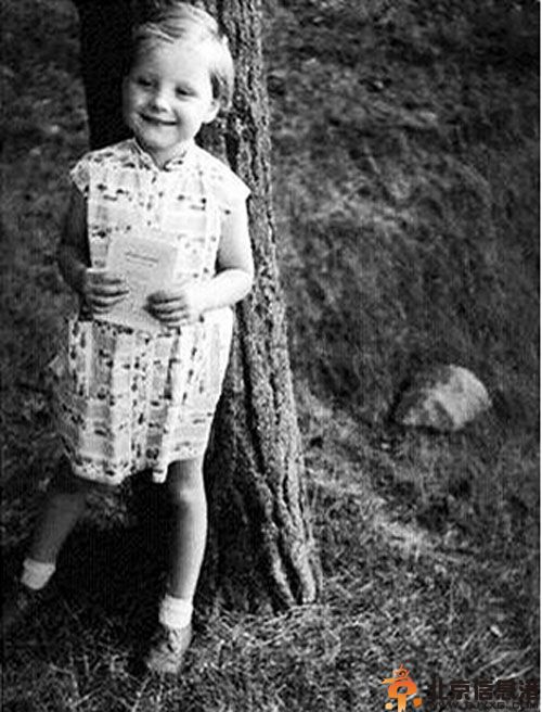 德国总理默克尔简历年轻照片 与老公约阿西姆·绍尔是师生恋