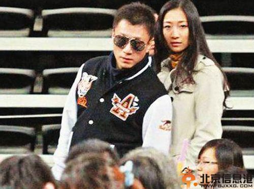 孙红雷女友是谁揭其资料照片 携女友王骏迪巴西看球正面照曝光