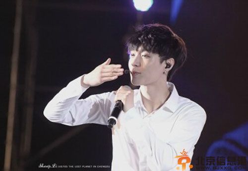 张艺兴出卖吴亦凡是怎么回事 揭其女友李琪琪个人资料照片