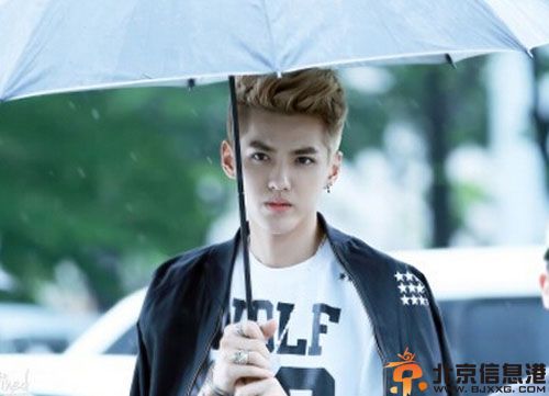 张艺兴出卖吴亦凡是怎么回事 揭其女友李琪琪个人资料照片