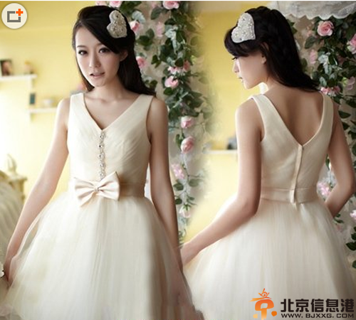 伴娘发型礼服图片 尽显小<a href='http://www.bjxxg.cn/health/liangxing/' target='_blank'><u>女人</u></a>味