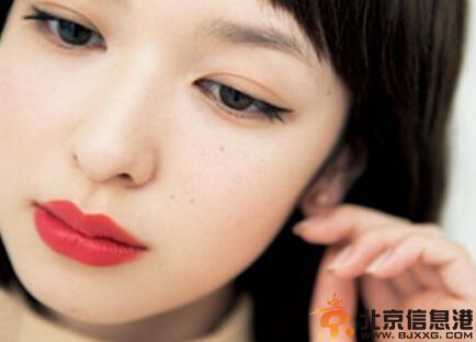 学习雾面唇妆怎么画 教你画出妩媚红唇