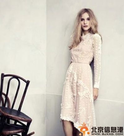 四款小清新伴娘礼服图片欣赏 让你在婚礼中有个浪漫邂逅