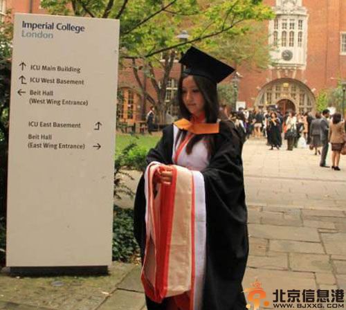 剑桥女博士杨嘉丽微博照片走红 揭个人资料被称赞人生赢家