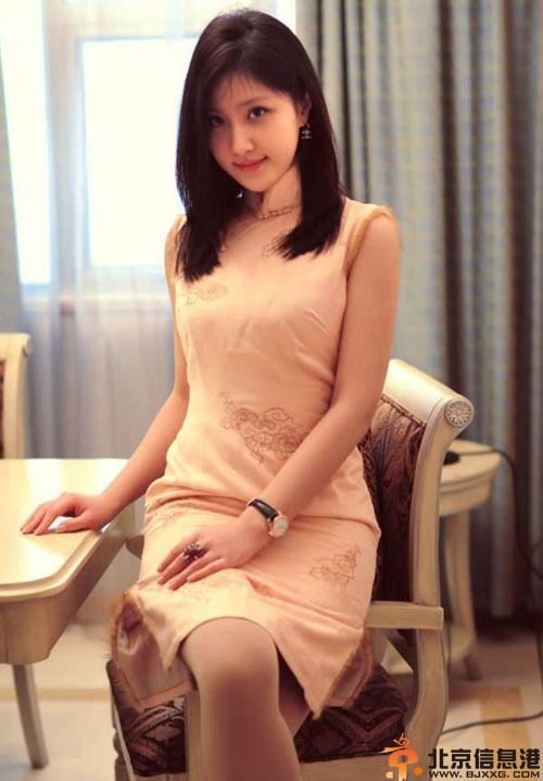 剑桥女博士杨嘉丽微博照片走红 揭个人资料被称赞人生赢家