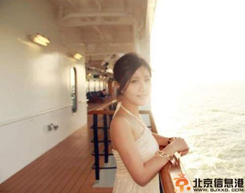 剑桥女博士杨嘉丽微博照片走红 揭个人资料被称赞人生赢家