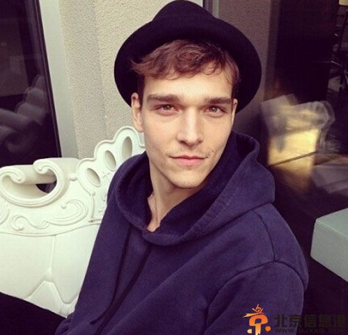 巴西男模Alexandre Cunha个人资料照片 最帅萌爹女友Maud Le Fort