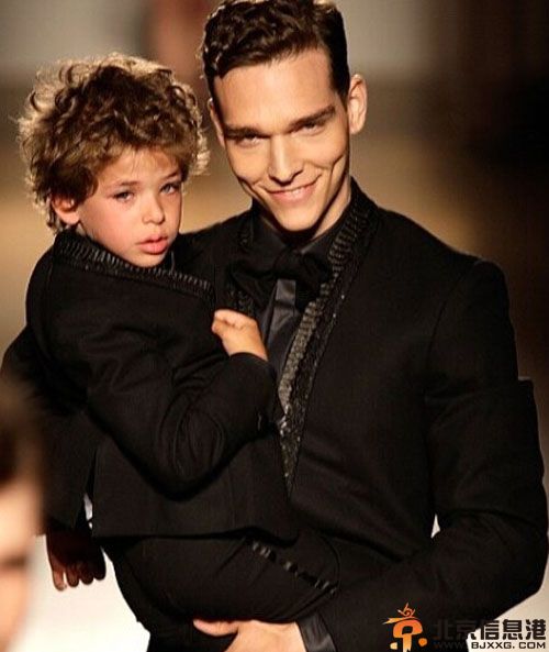 巴西男模Alexandre Cunha个人资料照片 最帅萌爹女友Maud Le Fort