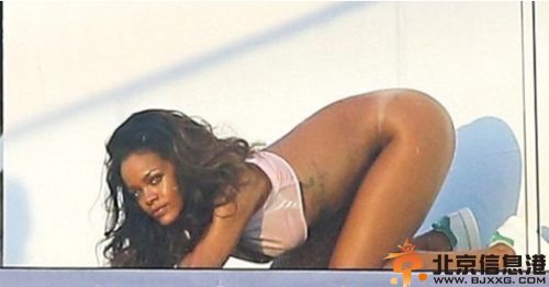 蕾哈娜透视装现身好莱坞派对 揭其个人资料不雅照