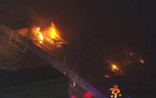 巴西惨败至<a href='http://www.bjxxg.cn/news/guonei/' target='_blank'><u>国内</u></a>骚乱 1:7比分巴西国旗遭焚烧
