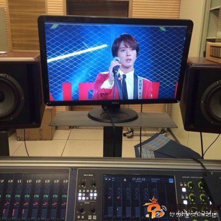 C.N.Blue《天天向上》录制现场彩排现场高清大图 郑容和姜敏赫深情演唱