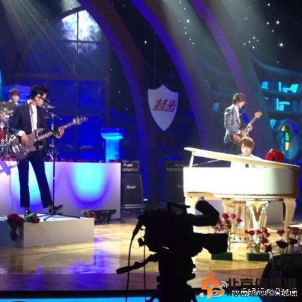 C.N.Blue《天天向上》录制现场彩排现场高清大图 郑容和姜敏赫深情演唱