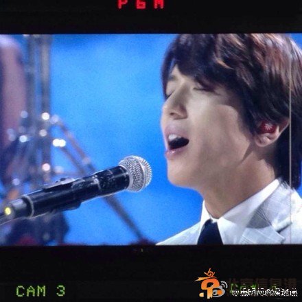 C.N.Blue《天天向上》录制现场彩排现场高清大图 郑容和姜敏赫深情演唱