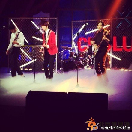 C.N.Blue《天天向上》录制现场彩排现场高清大图 郑容和姜敏赫深情演唱