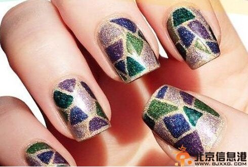 波普风美甲图案欣赏 色彩丰富新颖多变