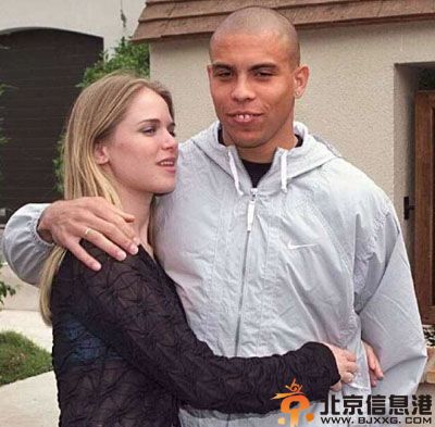 巴西名模苏珊娜个人资料照片 调侃拯救巴西靠苏珊娜的男人