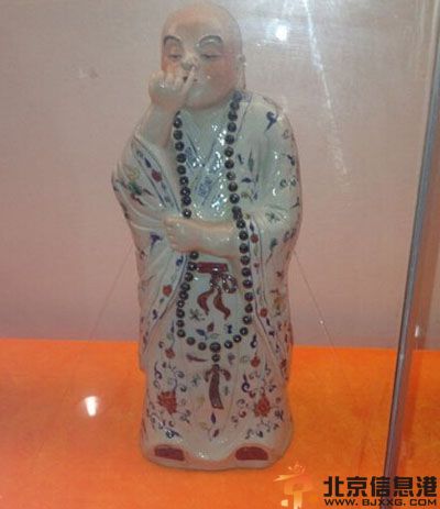 亮点图3P观战中 妹纸的袋子略显霸气
