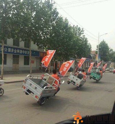 亮点图3P观战中 妹纸的袋子略显霸气