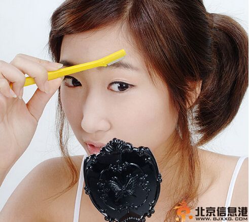 自己修眉技巧 掌握方法流程为自己修精致眉形