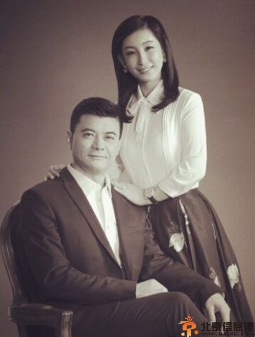 秦海璐结婚了 与老公王新军微博共晒已领结婚证照片