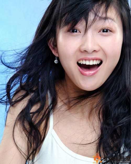 夏一瑶个人资料年龄照片车祸后近况 微博澄清与潘粤明车震事件