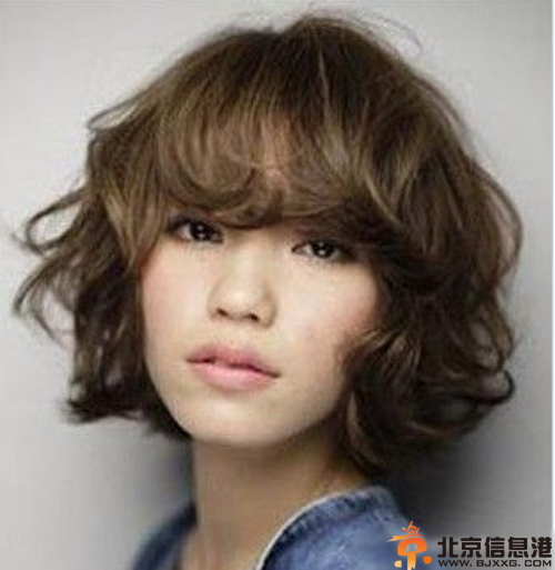 女生短发烫发发型图片 引领时尚潮流