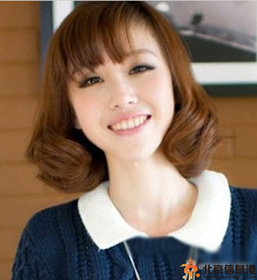女生短发烫发发型图片 引领时尚潮流