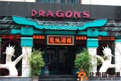 搞笑图片单身男性就餐送手纸 为什么要送手纸