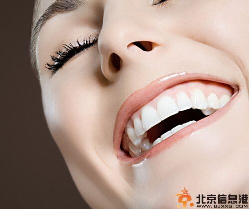 简单美白牙齿方法 让你绽放自信笑容