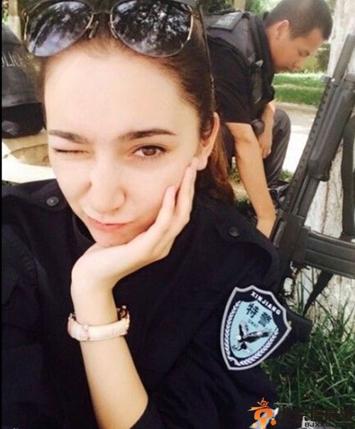 新疆反恐女特警-Di-Li微博资料 海量私房照曝光
