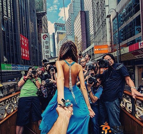 牵着男友环游世界背影女神正面照曝光 娜塔莉背影女神嫁奥斯曼