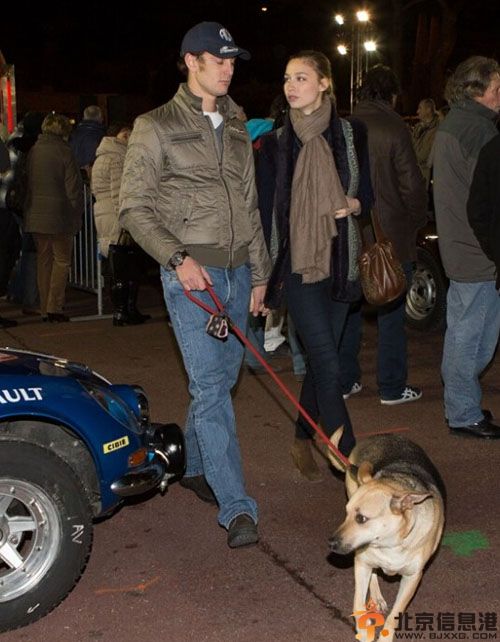 摩纳哥王子皮埃尔资料照片 和名模女友博罗梅奥观战世界杯