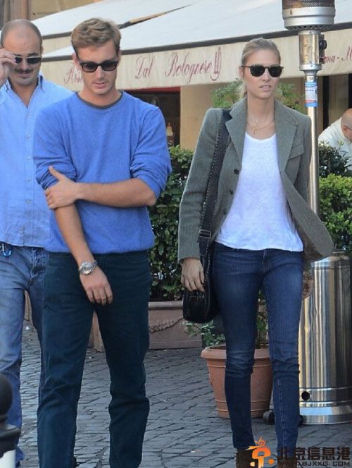 摩纳哥王子皮埃尔资料照片 和名模女友博罗梅奥观战世界杯