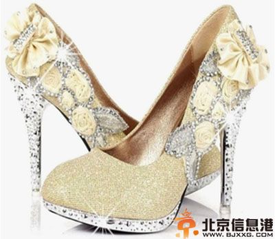 婚鞋颜色有什么讲究 搭配婚纱美丽婚鞋你值得拥有