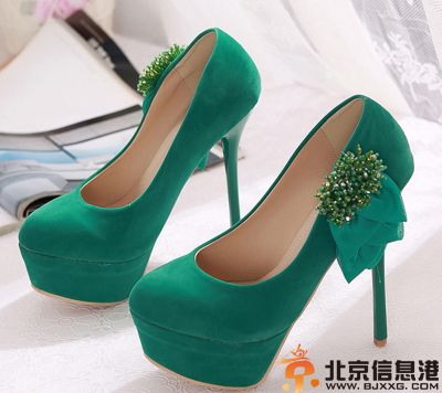 婚鞋颜色有什么讲究 搭配婚纱美丽婚鞋你值得拥有