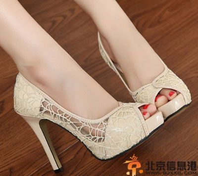 婚鞋颜色有什么讲究 搭配婚纱美丽婚鞋你值得拥有