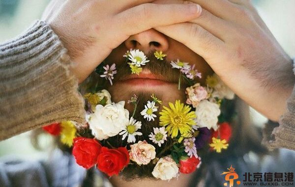另类男人胡子插花照片 花胡子画面太美看着看着都醉了