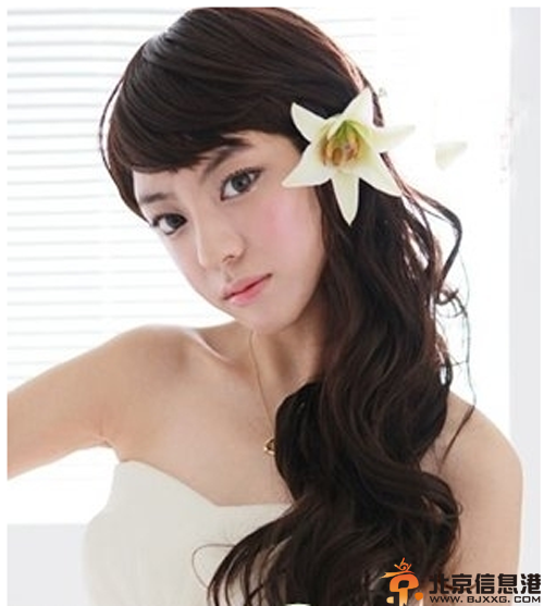 长发卷发发型图片 凌乱中彰显美感