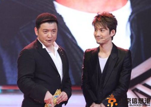 柏原崇佟丽娅亲密照是怎么回事 柏原崇上年代秀揭其老婆是谁