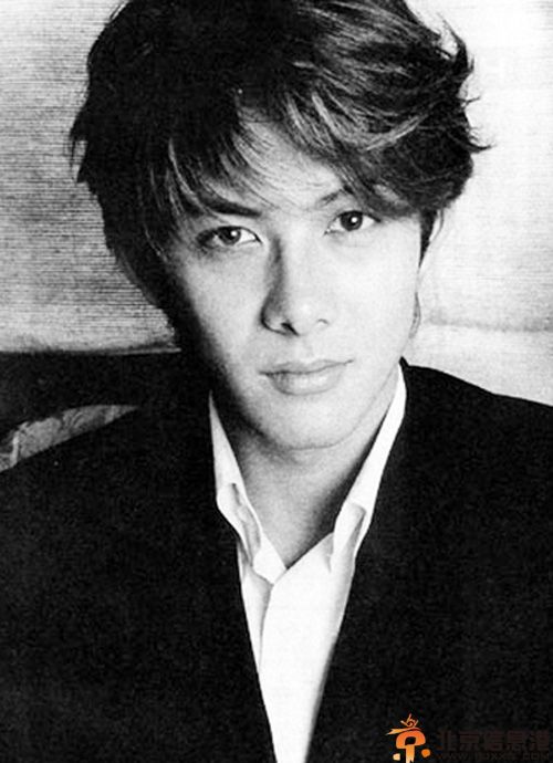 柏原崇佟丽娅亲密照是怎么回事 柏原崇上年代秀揭其老婆是谁