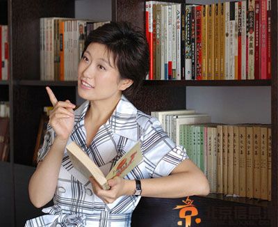 央视主持人沈竹年龄简历照片 知性美女沈竹个人资料老公是谁